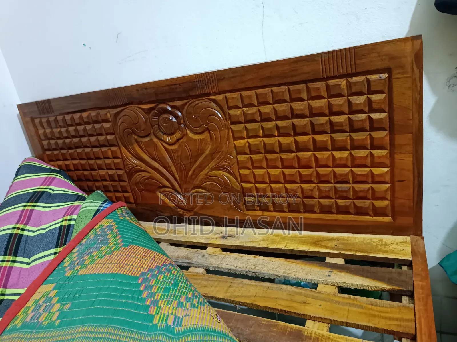 একটি বিস্কুট খাট বিক্রি হবে