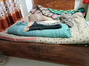 একটি বিস্কুট খাট বিক্রি হবে