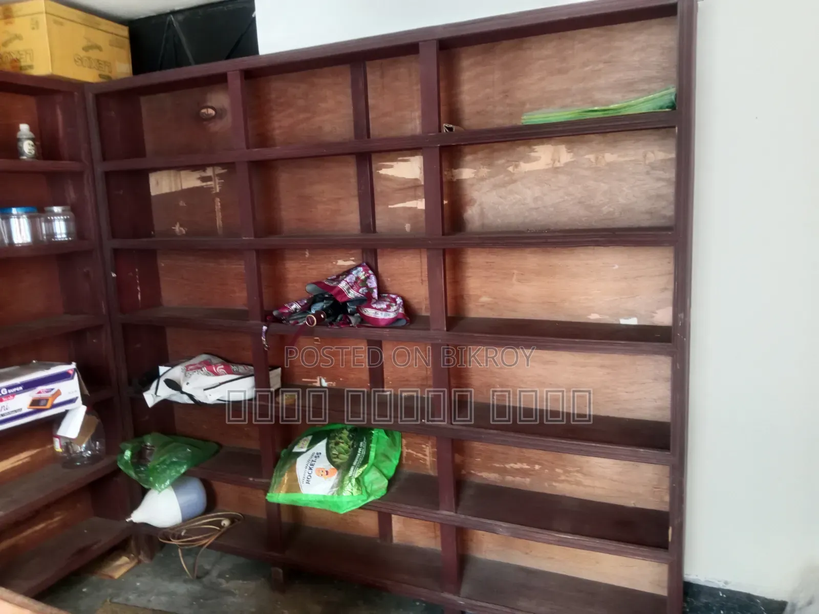 মুদি দোকানের তাক সেগুন কাঠ দিয়ে বানানো