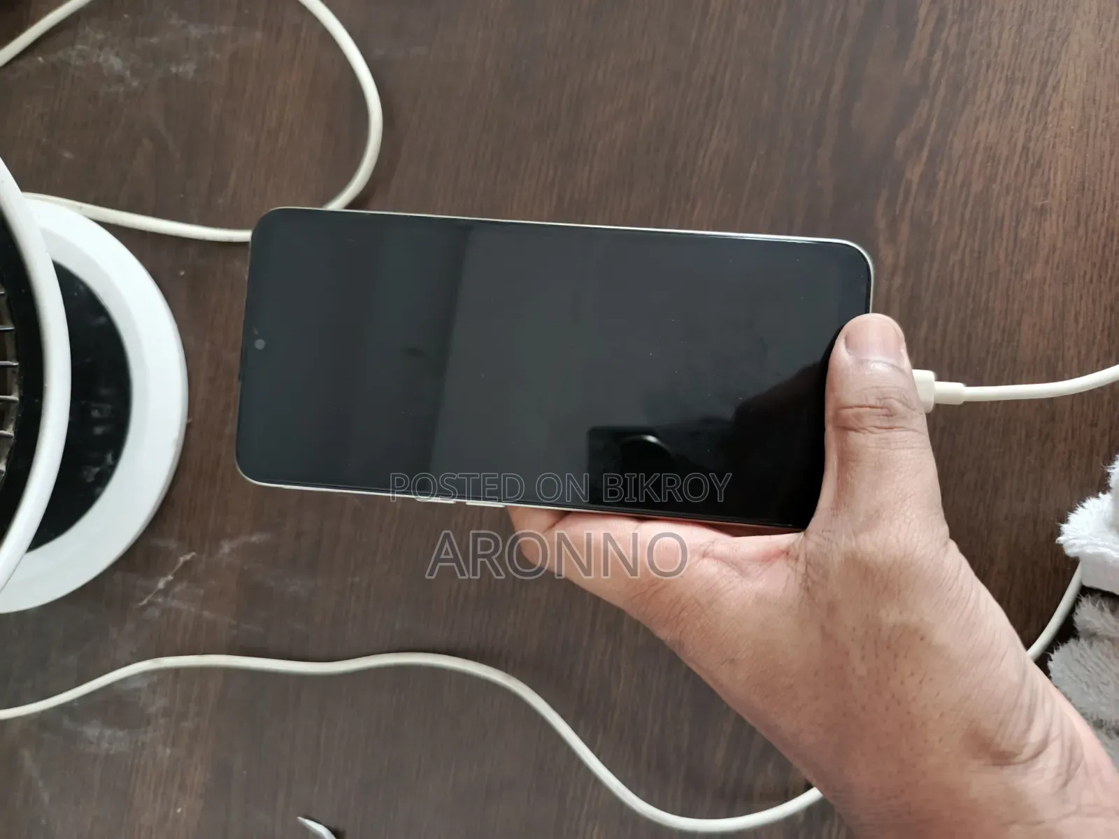 New Realme V30 128 GB Gold
