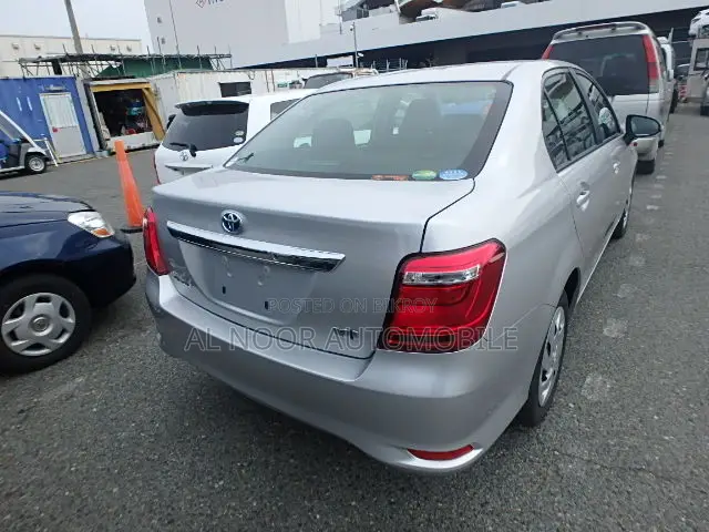 Toyota Axio 2021 Silver