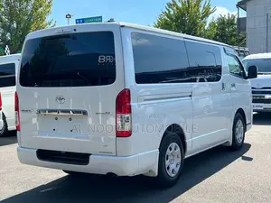 Toyota HiAce 2021 Black