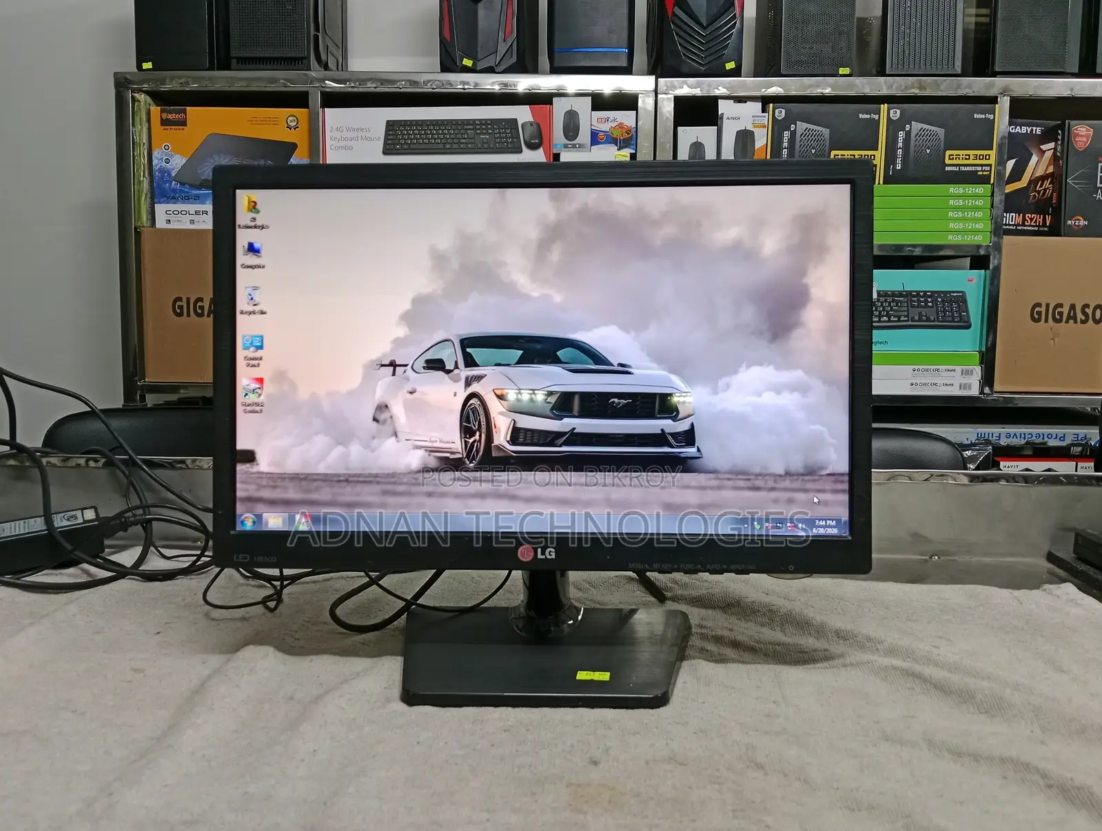 Lg 19en33s 19" Hd Led Monitor With Wall Mount