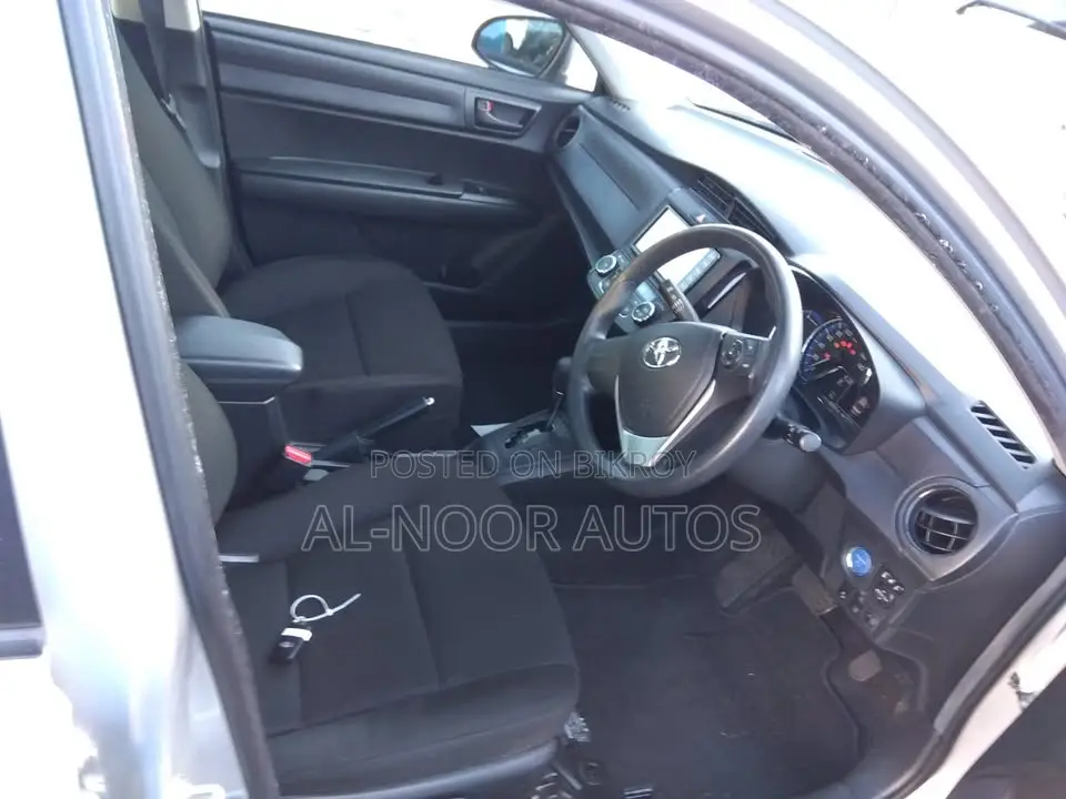 Toyota Axio 2021 Silver