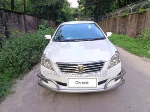 টয়োটা প্রিমিয়ো ১.৫ ফ্রন্ট হুইল ড্রাইভ ২০১২ সাদা