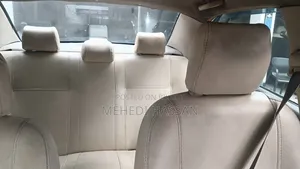টয়োটা করোলা ২০০৫ হোয়াইট