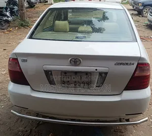 টয়োটা করোলা ২০০৫ হোয়াইট
