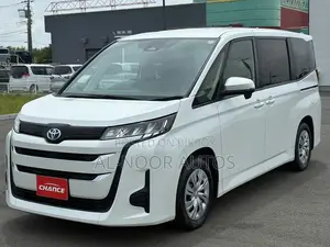 টয়োটা নোয়াহ ২০২২ পার্ল