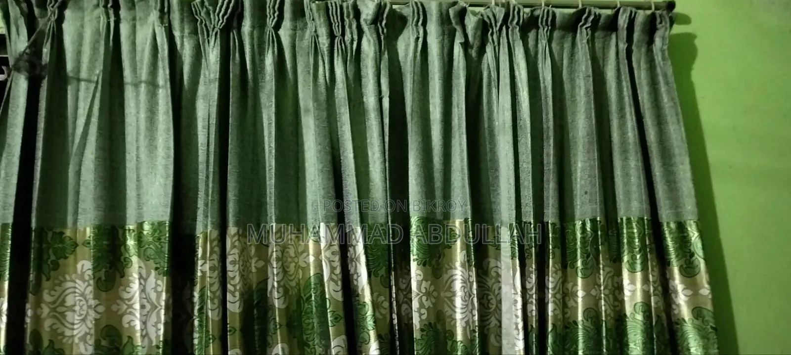 10 pieces of curtains.