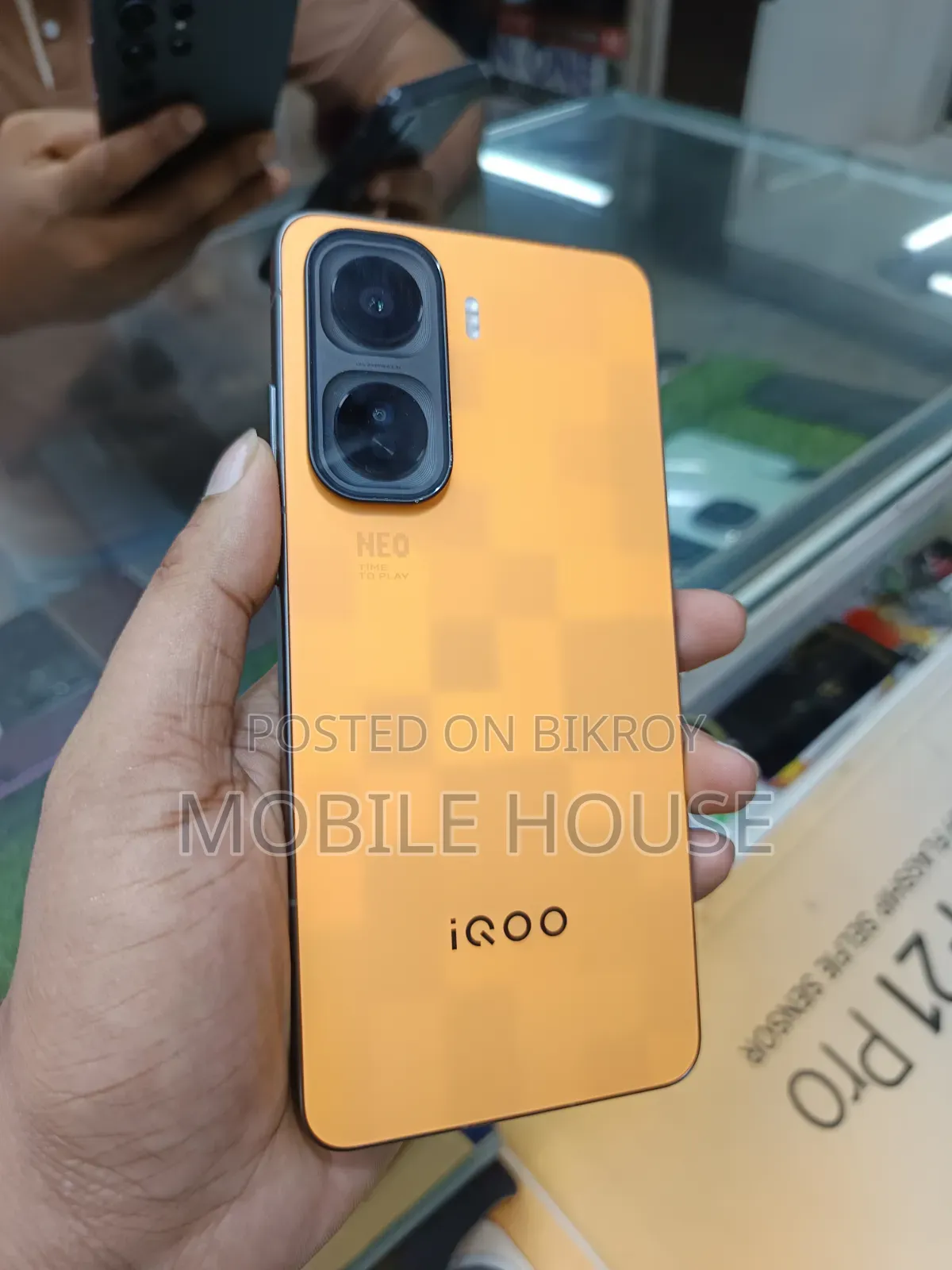 iQOO Neo11 256 GB Rose Gold