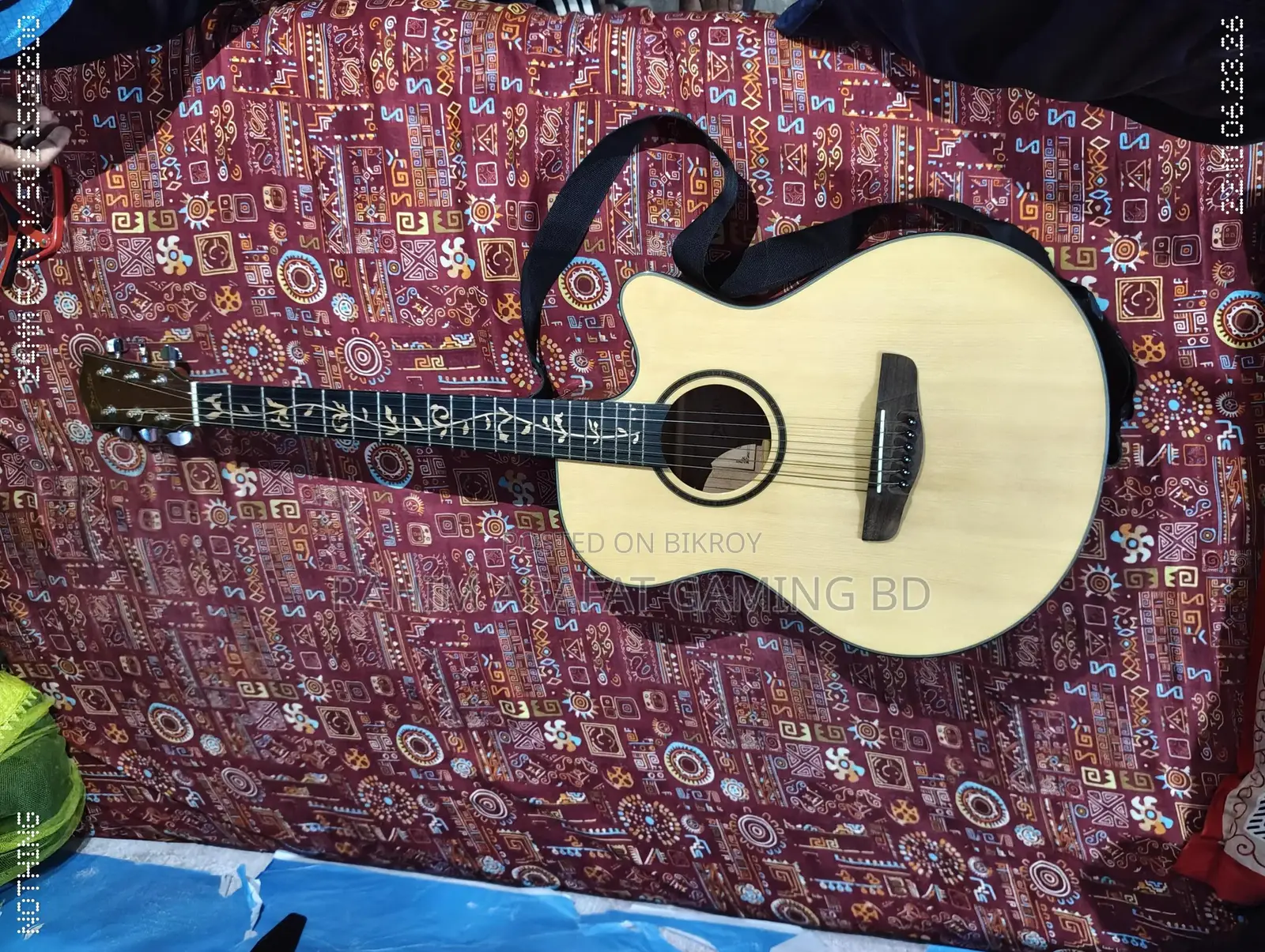 Guitar L-720