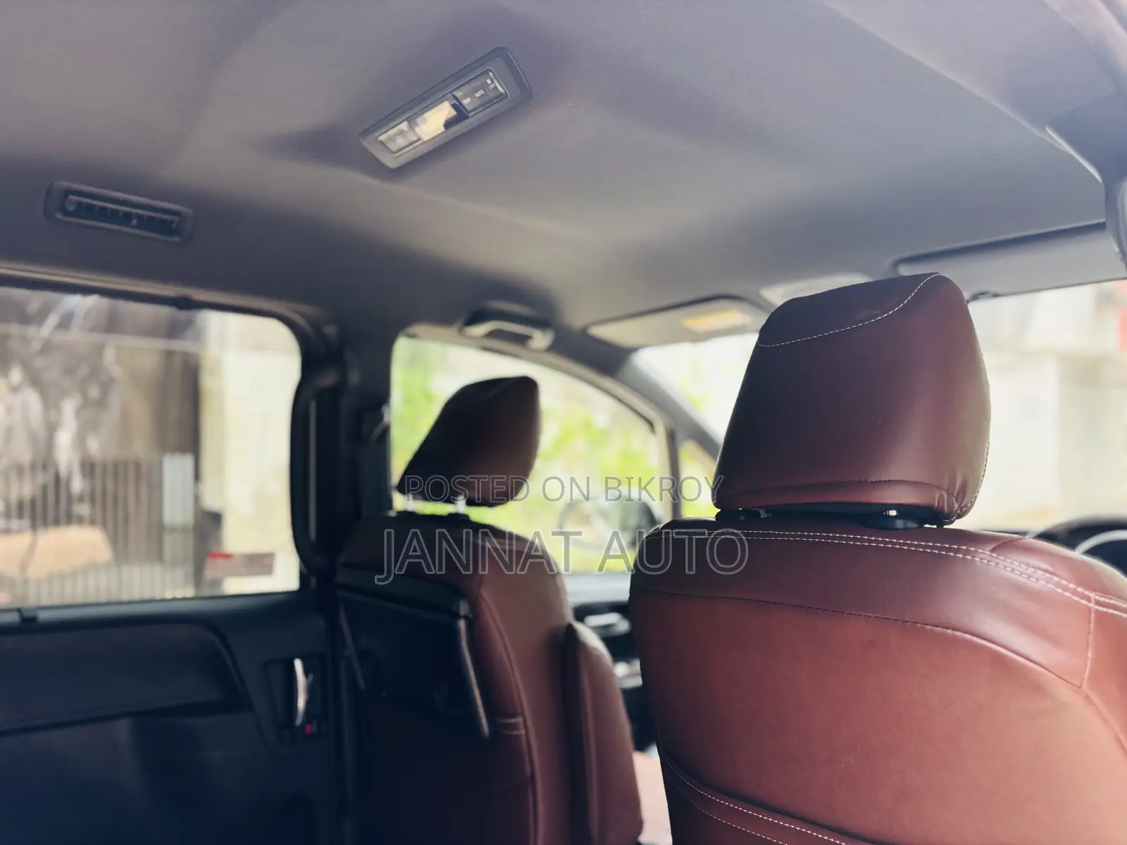 টয়োটা এস্কয়ার ২০১৮ সিলভার