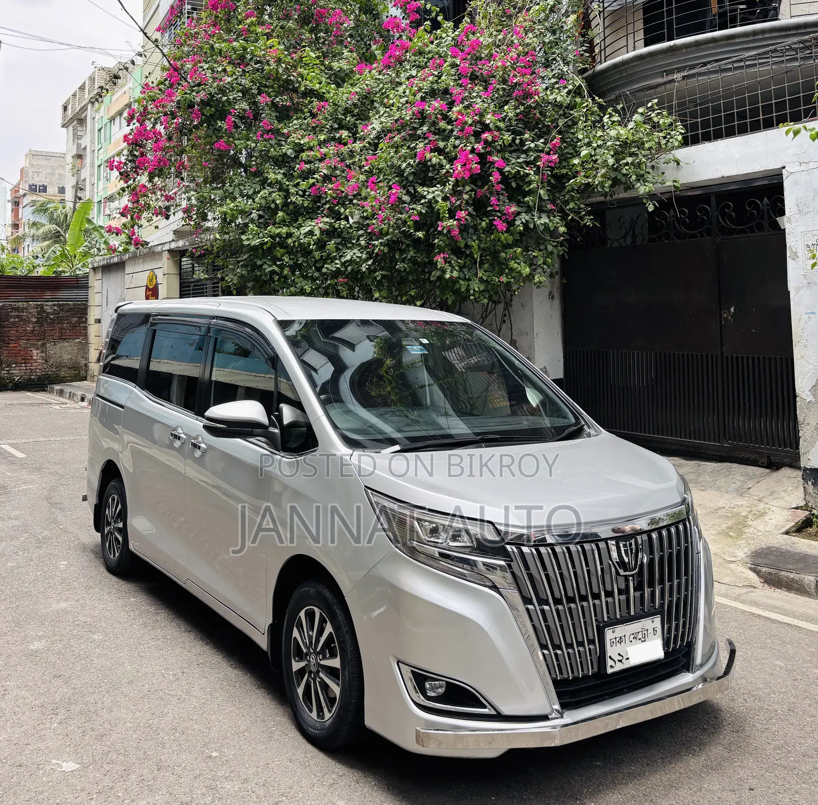 টয়োটা এস্কয়ার ২০১৮ সিলভার