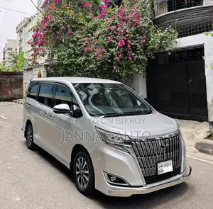 টয়োটা এস্কয়ার ২০১৮ সিলভার