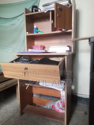 পড়ার টেবিল এবং চেয়ার বিক্রি হবে