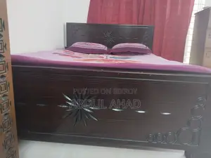ফ্রেশ কন্ডিশন এর খাট বিক্রি করা হবে।