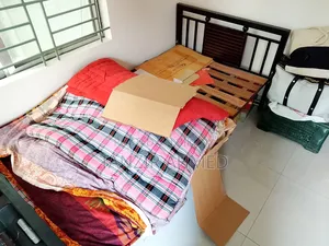 স্টিলের খাট। ৩.৫ ফিট বাই ৭ ফিট।
