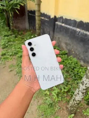 স্যামসাং গ্যালাক্সি এ৩৫ ২৫৬ জিবি সাদা