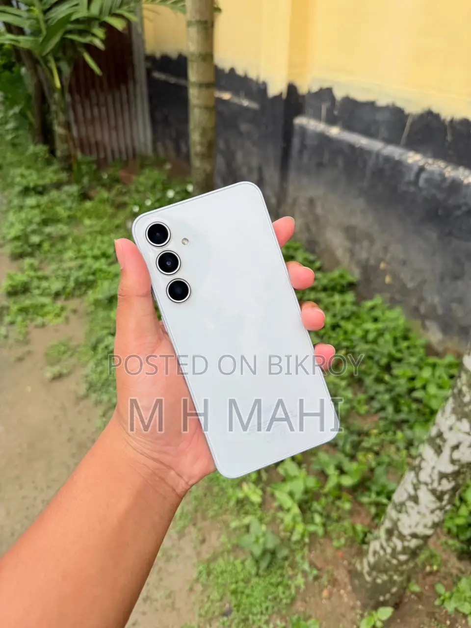 স্যামসাং গ্যালাক্সি এ৩৫ ২৫৬ জিবি সাদা
