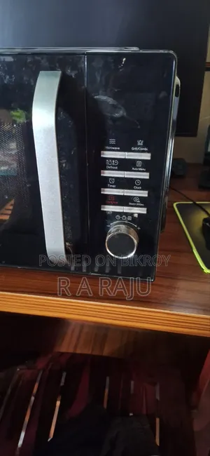 Electric Countertop Oven/Like New/Box Papers Included.