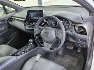 Toyota C-HR 2021 Pearl