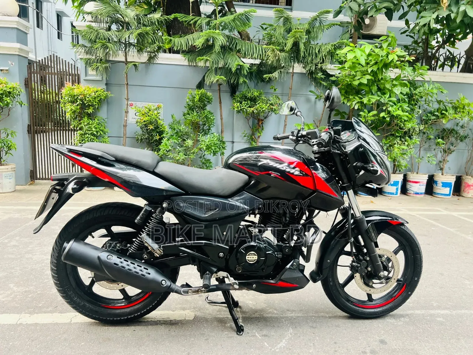 বাজাজ পালসার ১৫০ ২০২২ ব্ল্যাক