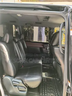 Toyota Esquire 2018 Purple