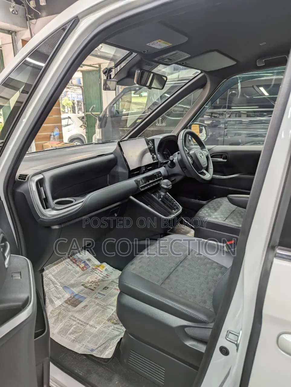 Toyota Voxy 2024 Pearl