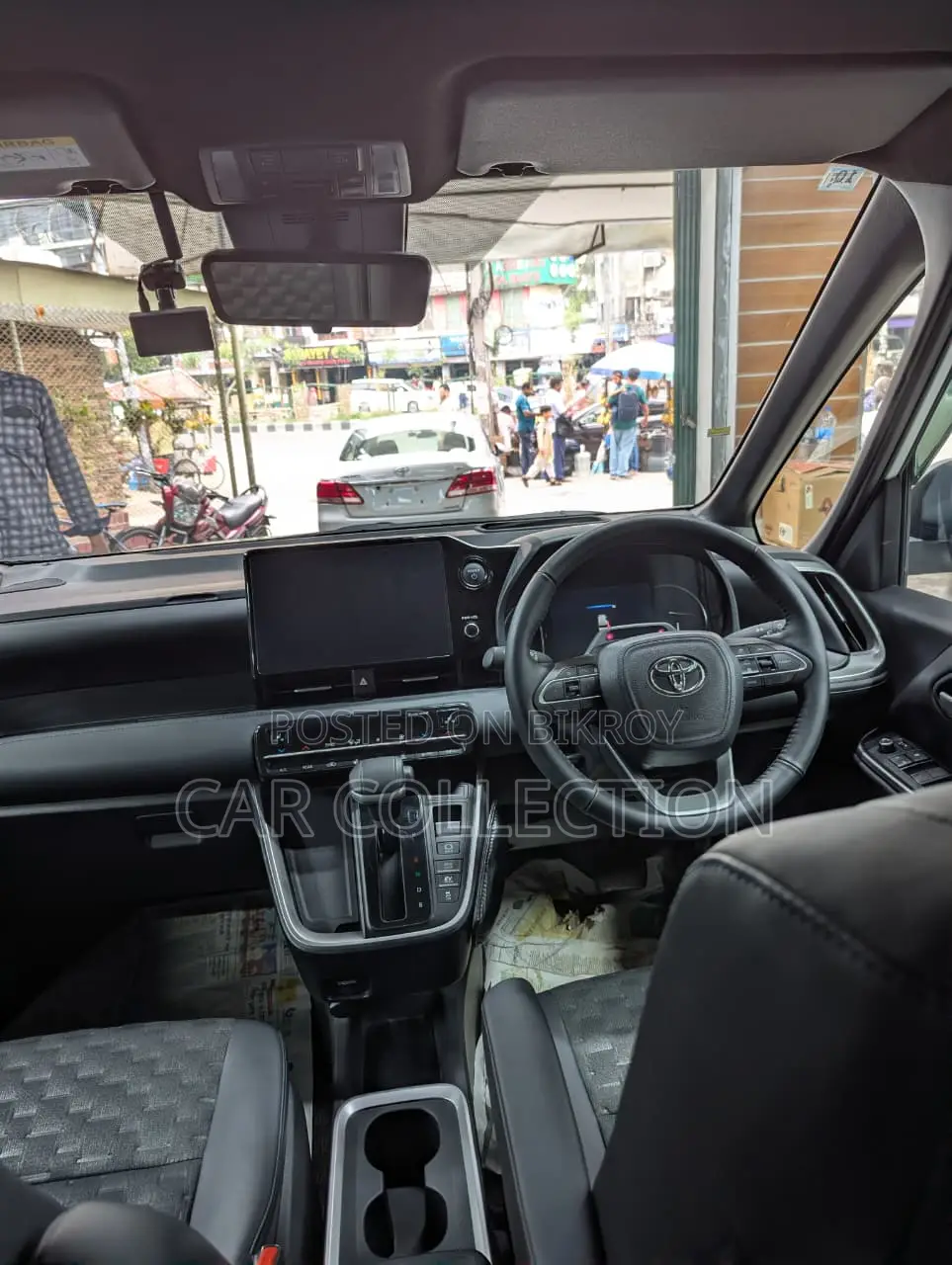 Toyota Voxy 2024 Pearl