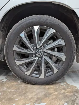 Toyota Voxy 2024 Pearl