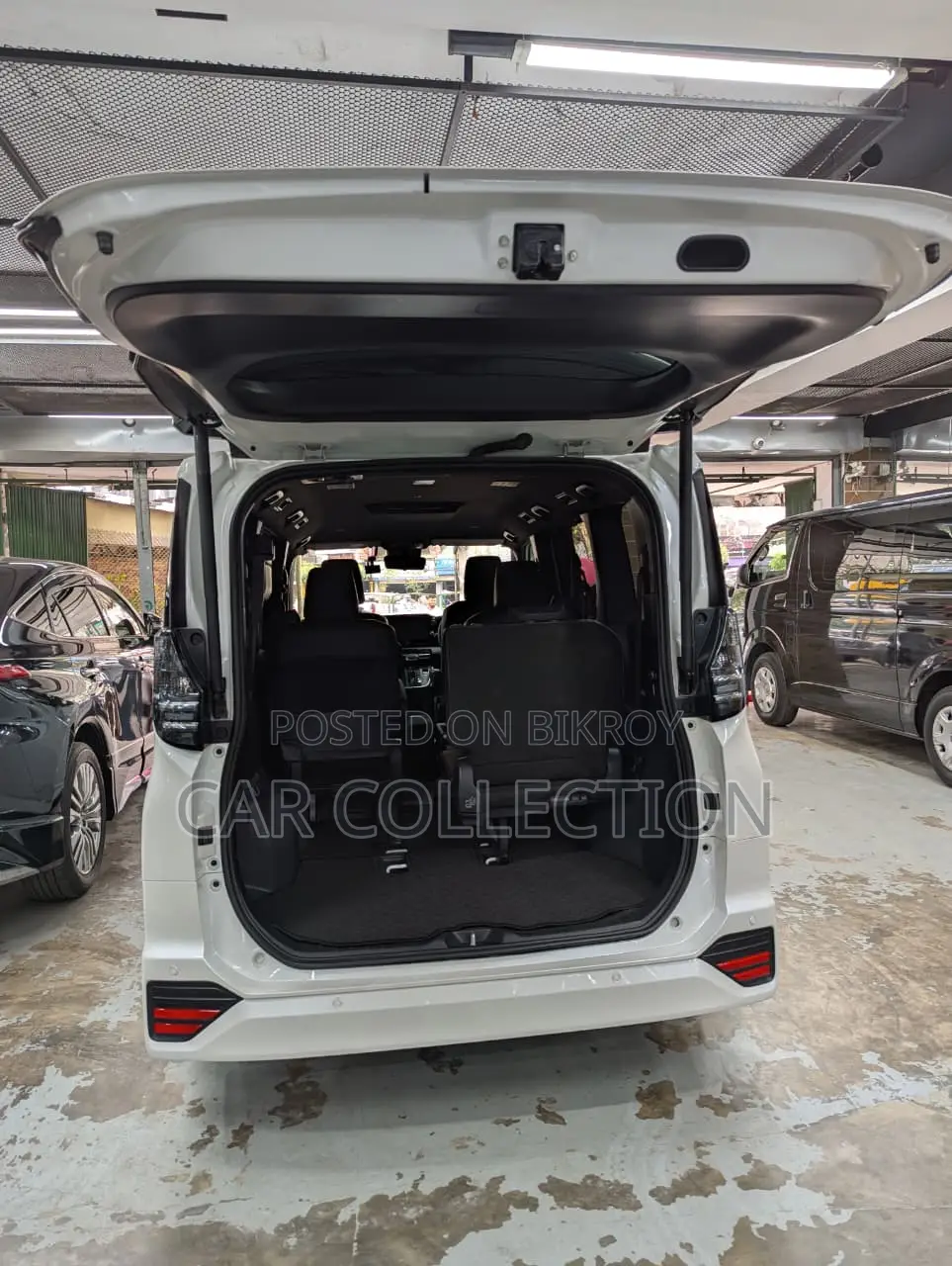 Toyota Voxy 2024 Pearl
