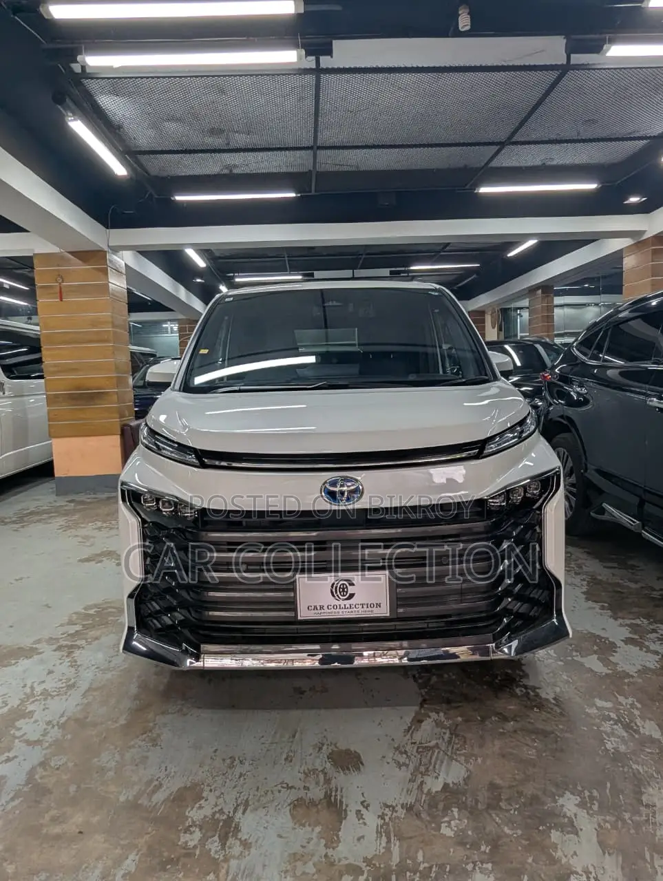 Toyota Voxy 2024 Pearl