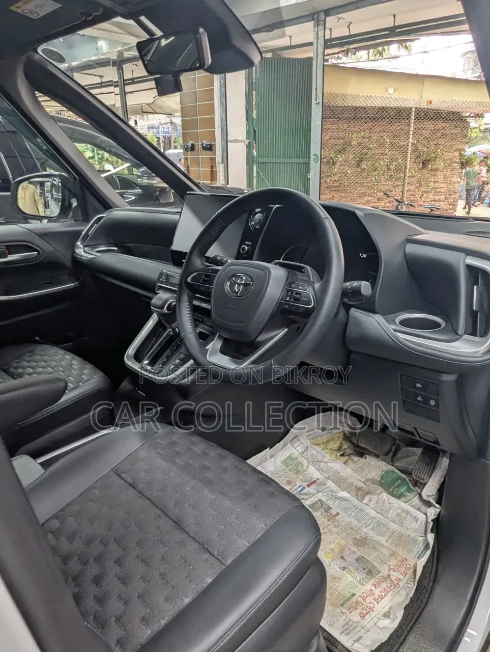 Toyota Voxy 2024 Pearl
