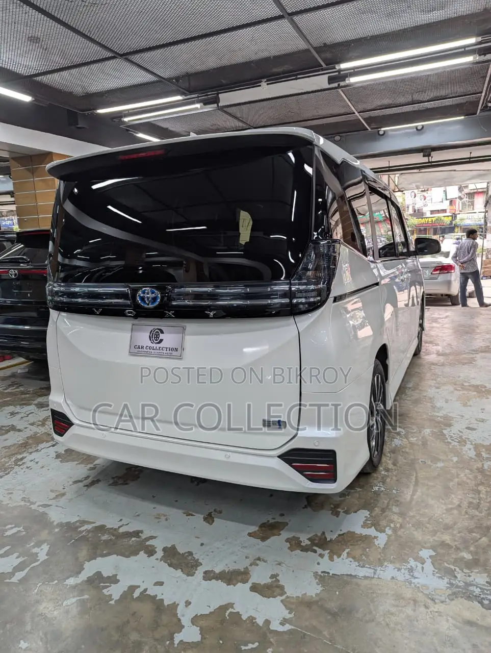 Toyota Voxy 2024 Pearl