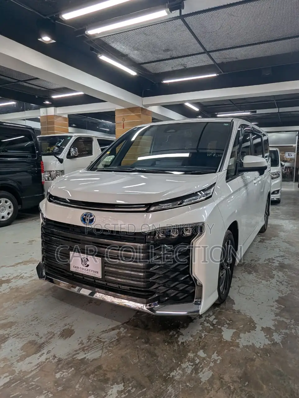 Toyota Voxy 2024 Pearl