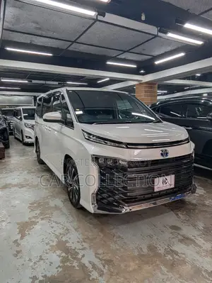 Toyota Voxy 2024 Pearl