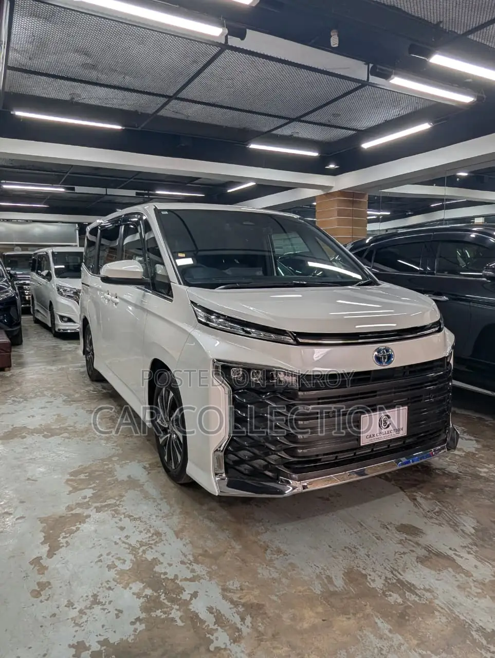 Toyota Voxy 2024 Pearl