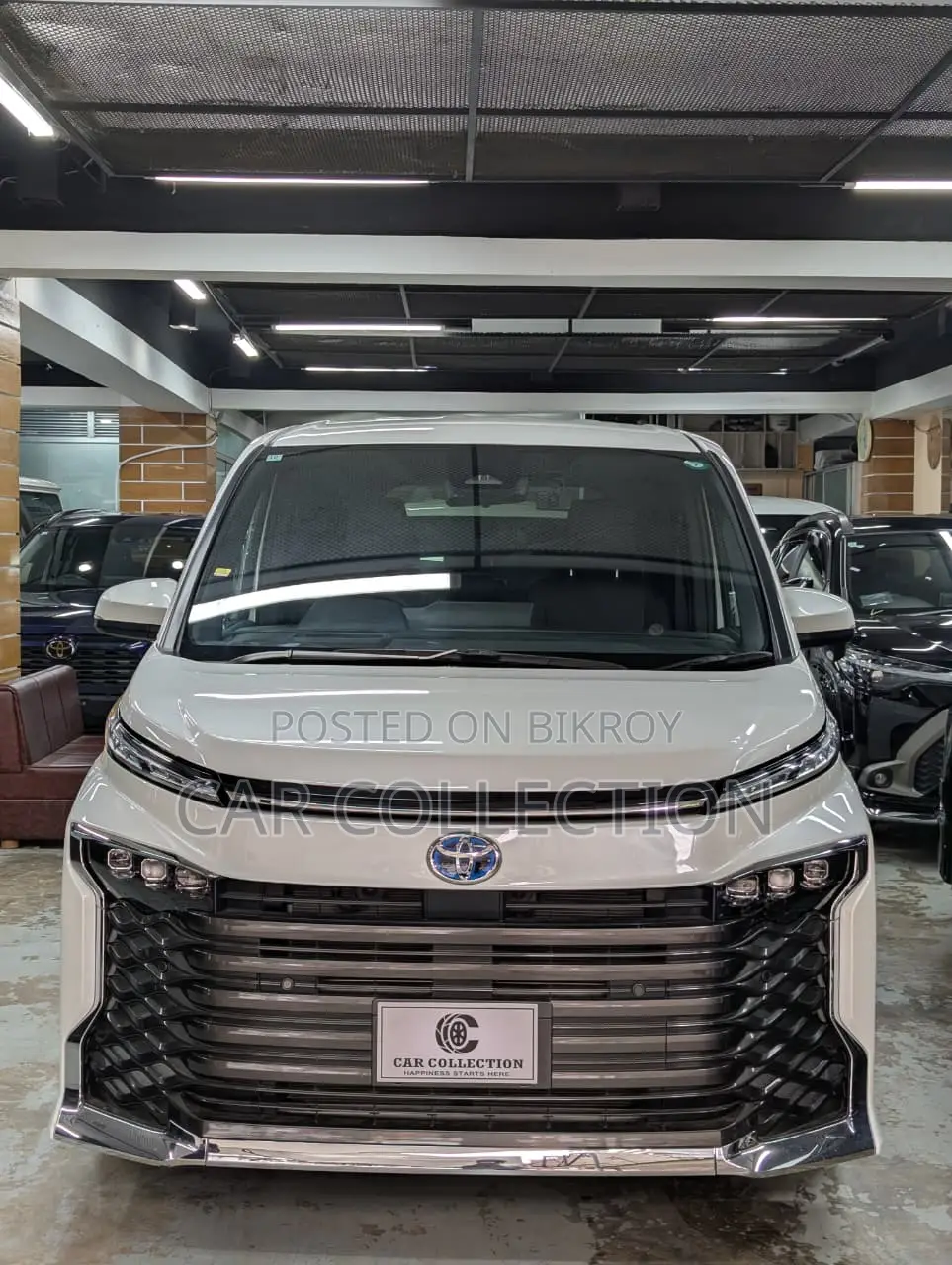 Toyota Voxy 2024 Pearl