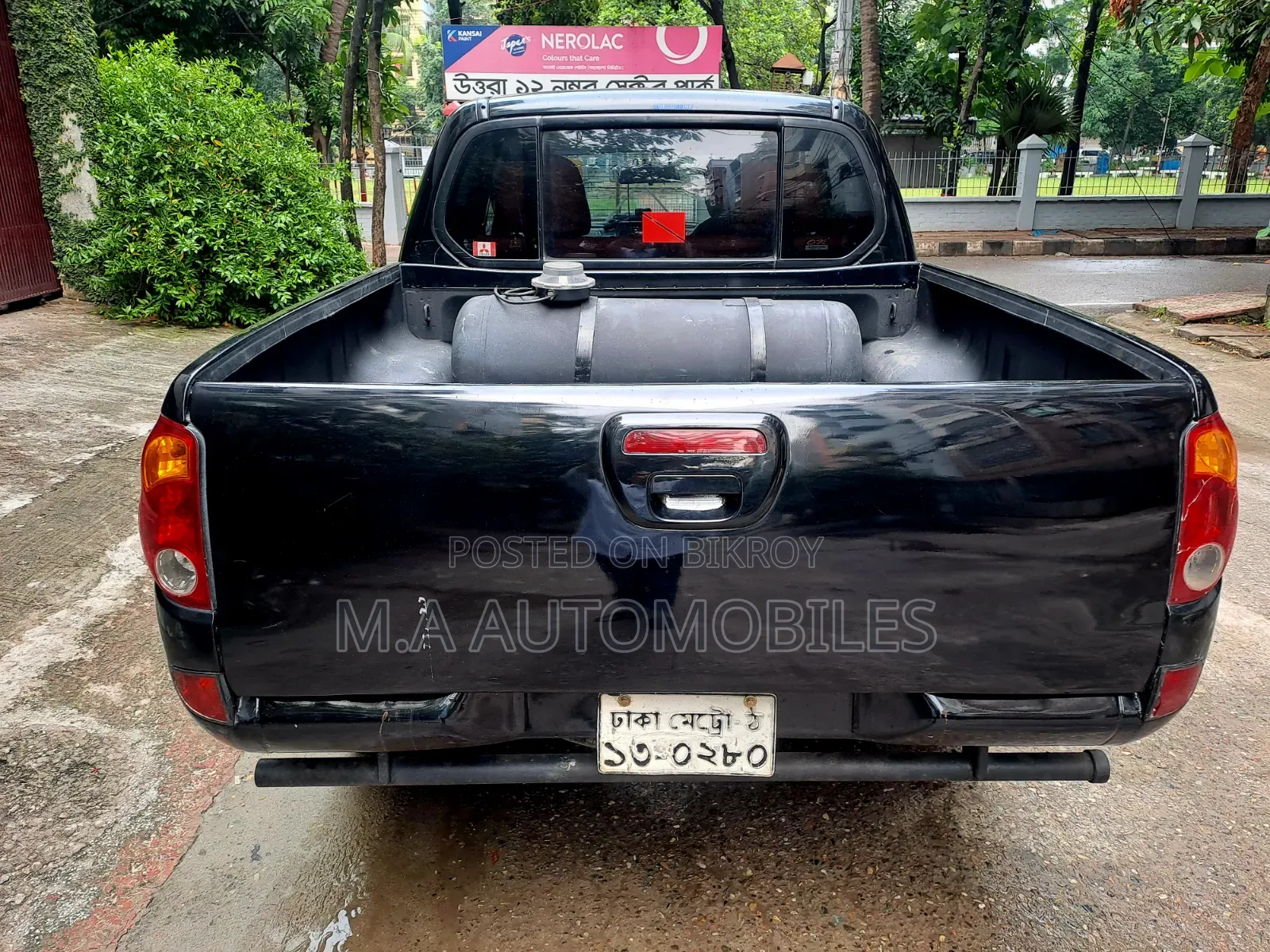 মিতসুবিশি এল২০০ ২০০৬ কালো