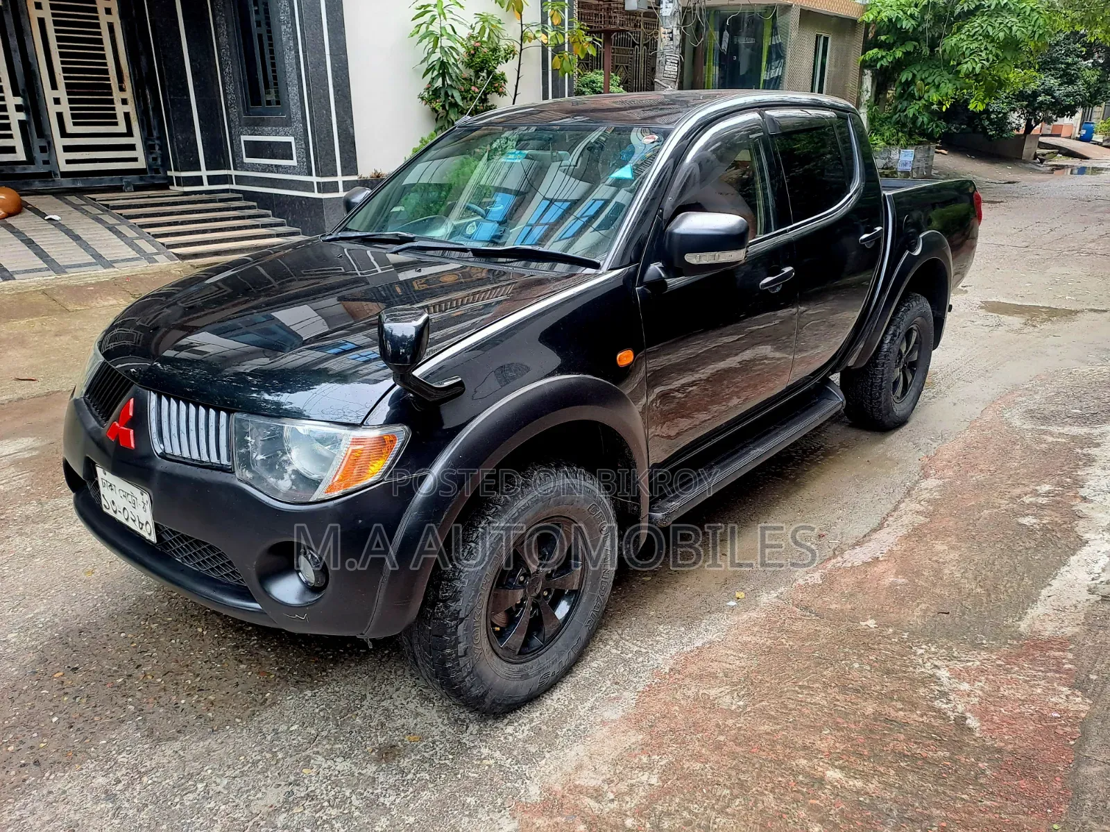 মিতসুবিশি এল২০০ ২০০৬ কালো