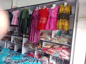5 units of 4' × 8' shop display cabinets for sale | Good condition