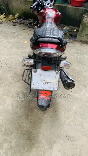 বাজাজ ডিসকভার ১০০ ২০১৭ ব্ল্যাক