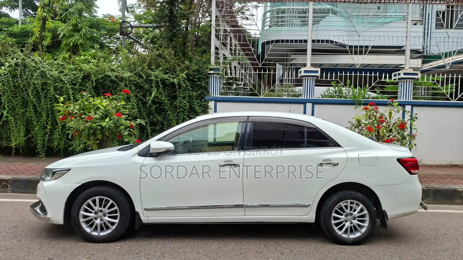 Toyota Premio 1.5 Front-Wheel Drive 2016 Pearl