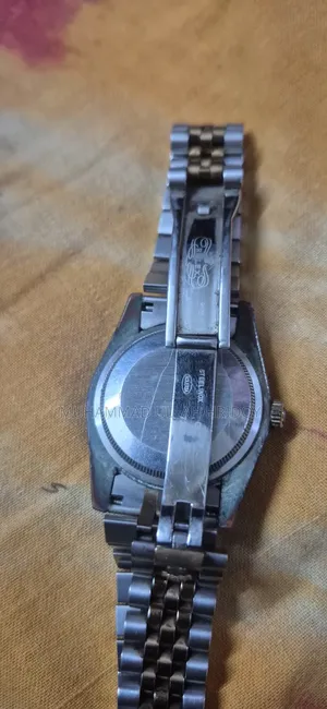 ইমপোর্টেড এবং নান্দনিক ঘড়ি
