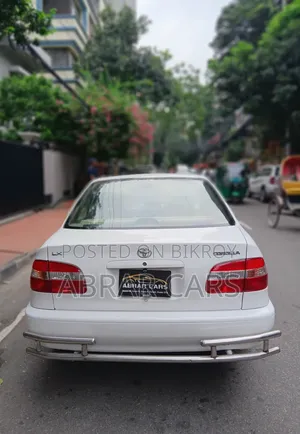 Toyota Corolla 1999 White
