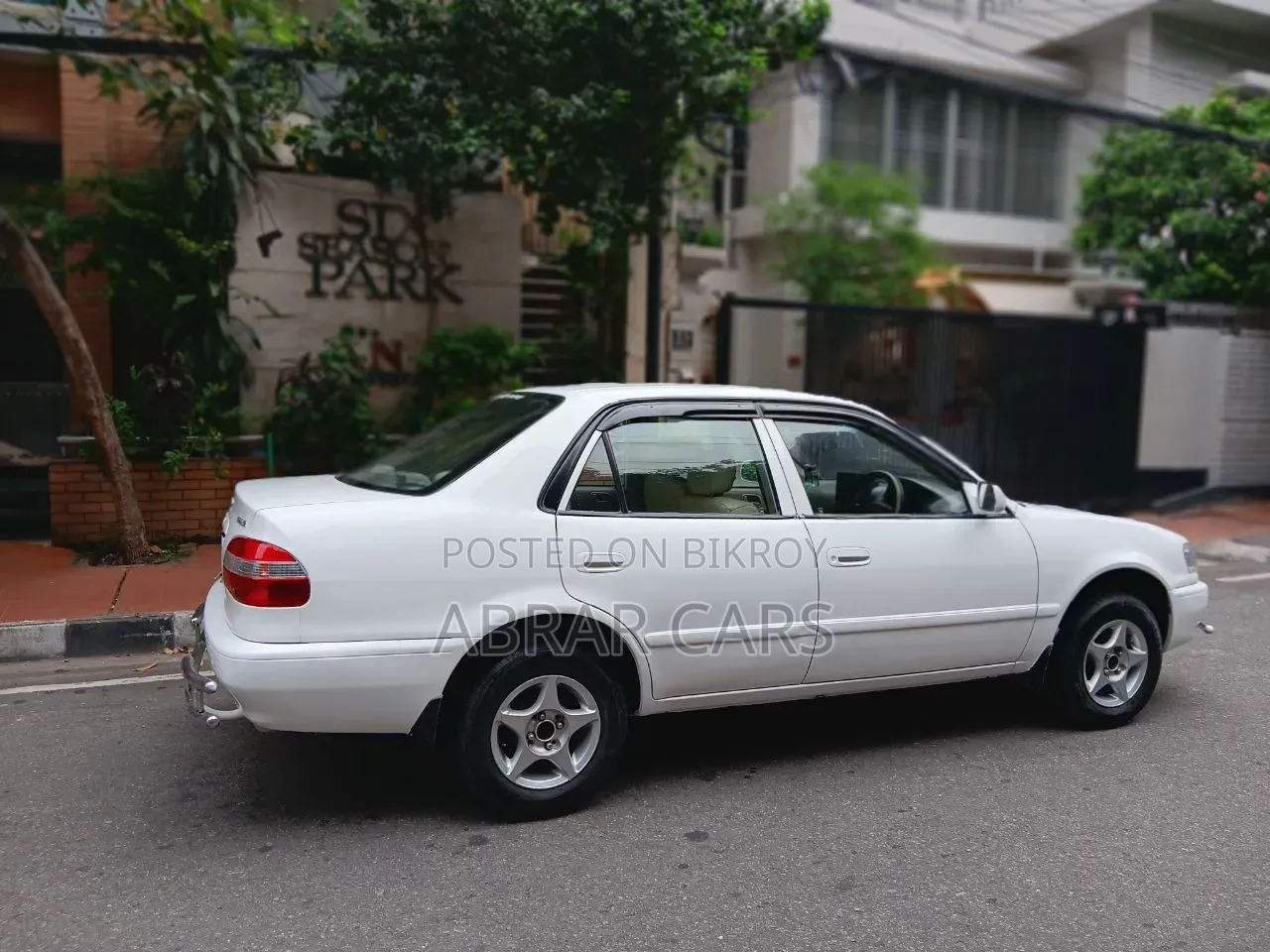 Toyota Corolla 1999 White