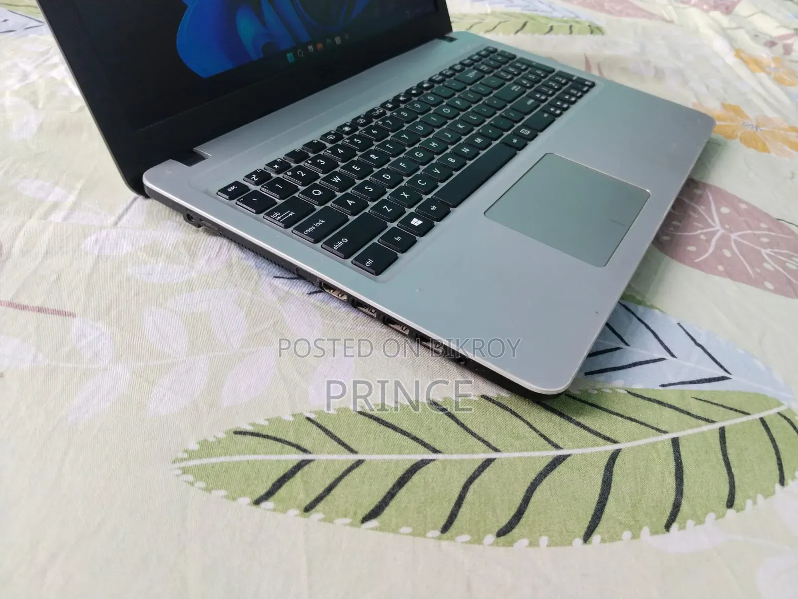 Laptop Asus Vivobook 16 4GB SSHD+SSD 256GB