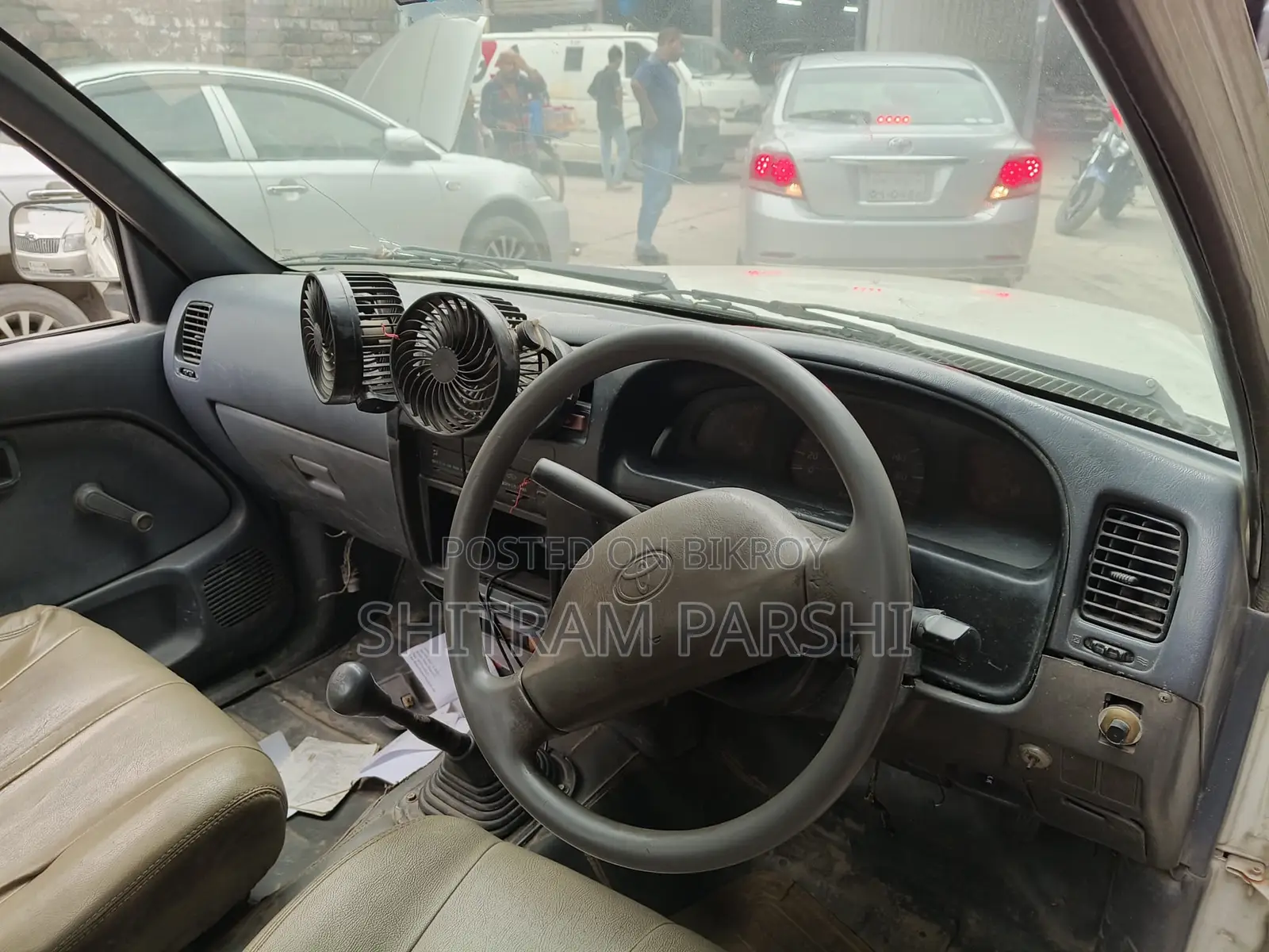 Toyota Hilux 2004 White