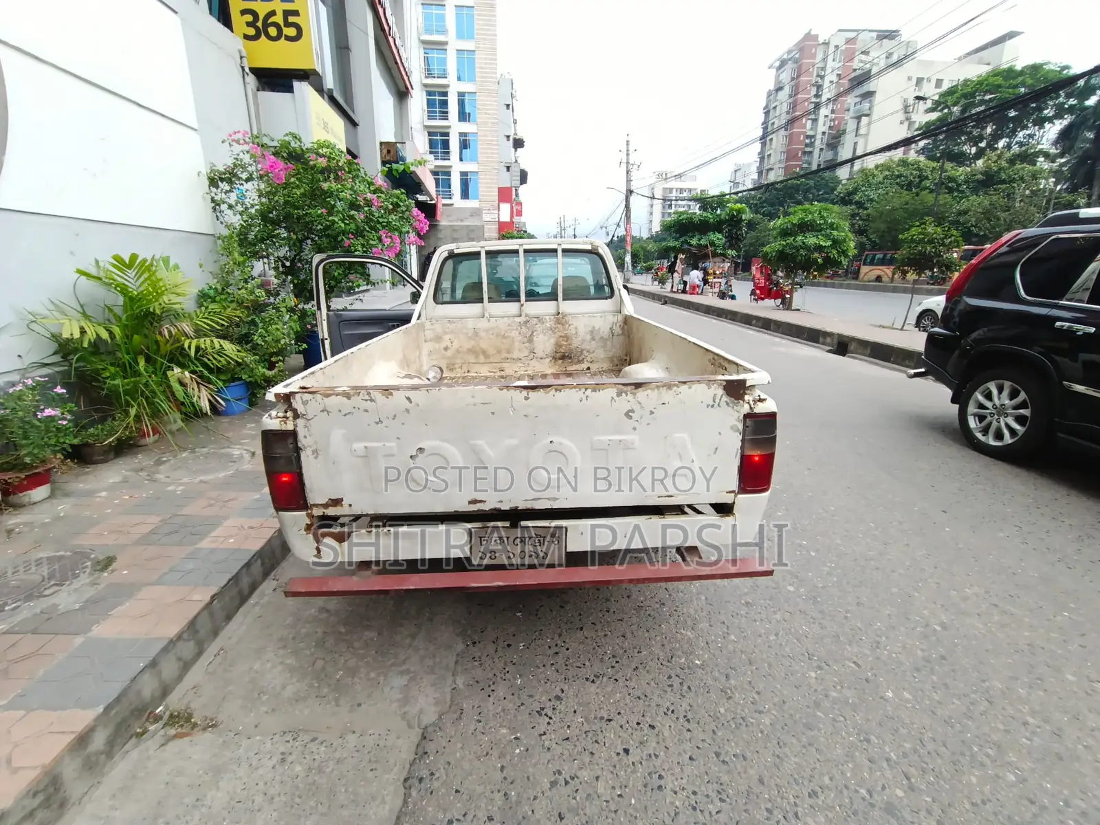 Toyota Hilux 2004 White