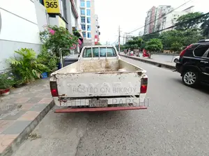Toyota Hilux 2004 White